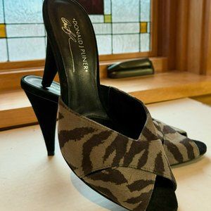 Donald J. Pliner Feigel Suede Mules Sandals NWOT, Sz 8.5M